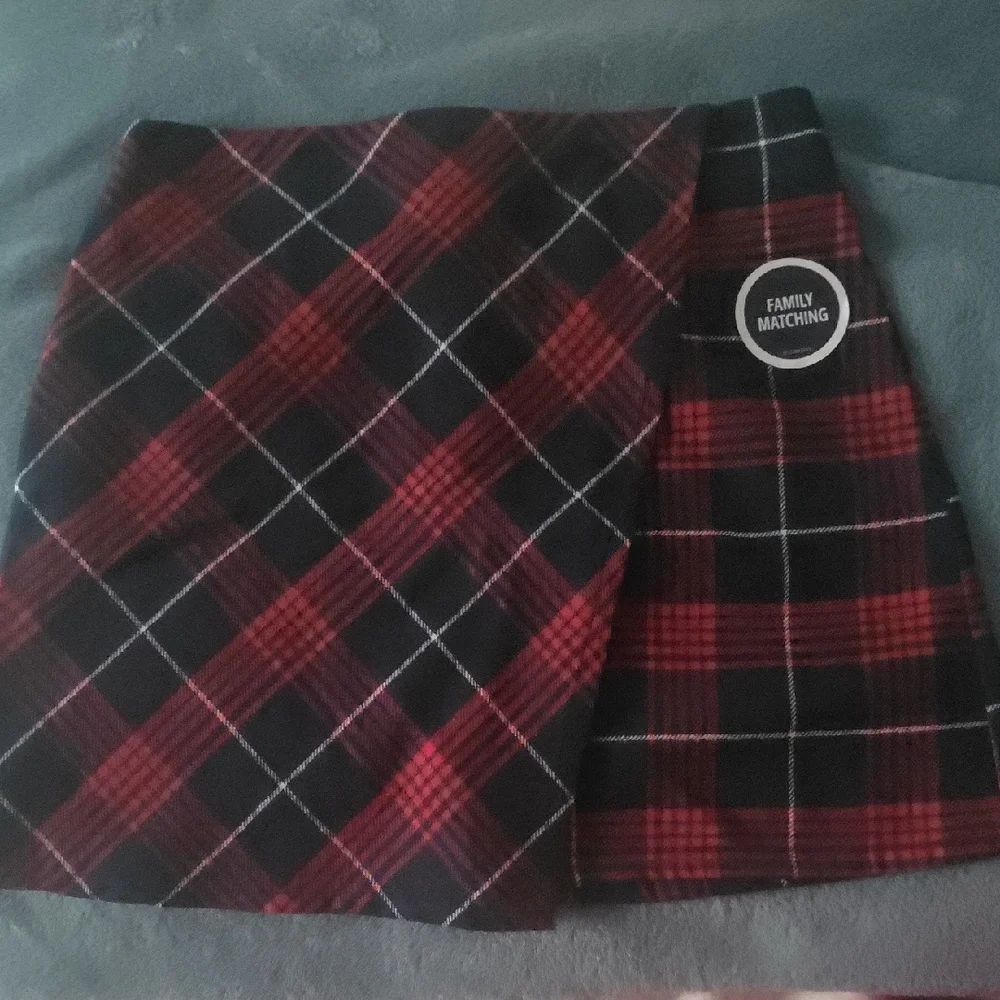 OshKosh B'gosh Girls Red & Black Plaid Mini Skirt, SIZE 7 NWOT